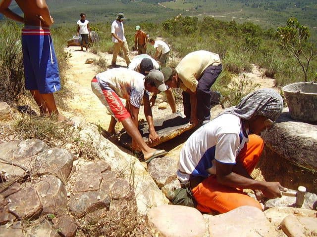 Brigade volunteers hiking through the highlands of Vale do Capão, Chapada Diamantina