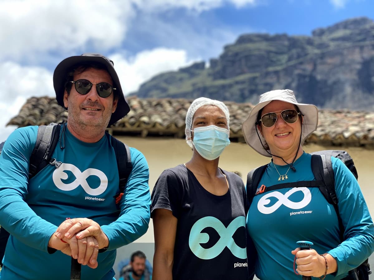 Trekkers enjoying a memorable moment together during their Vale do Pati adventure