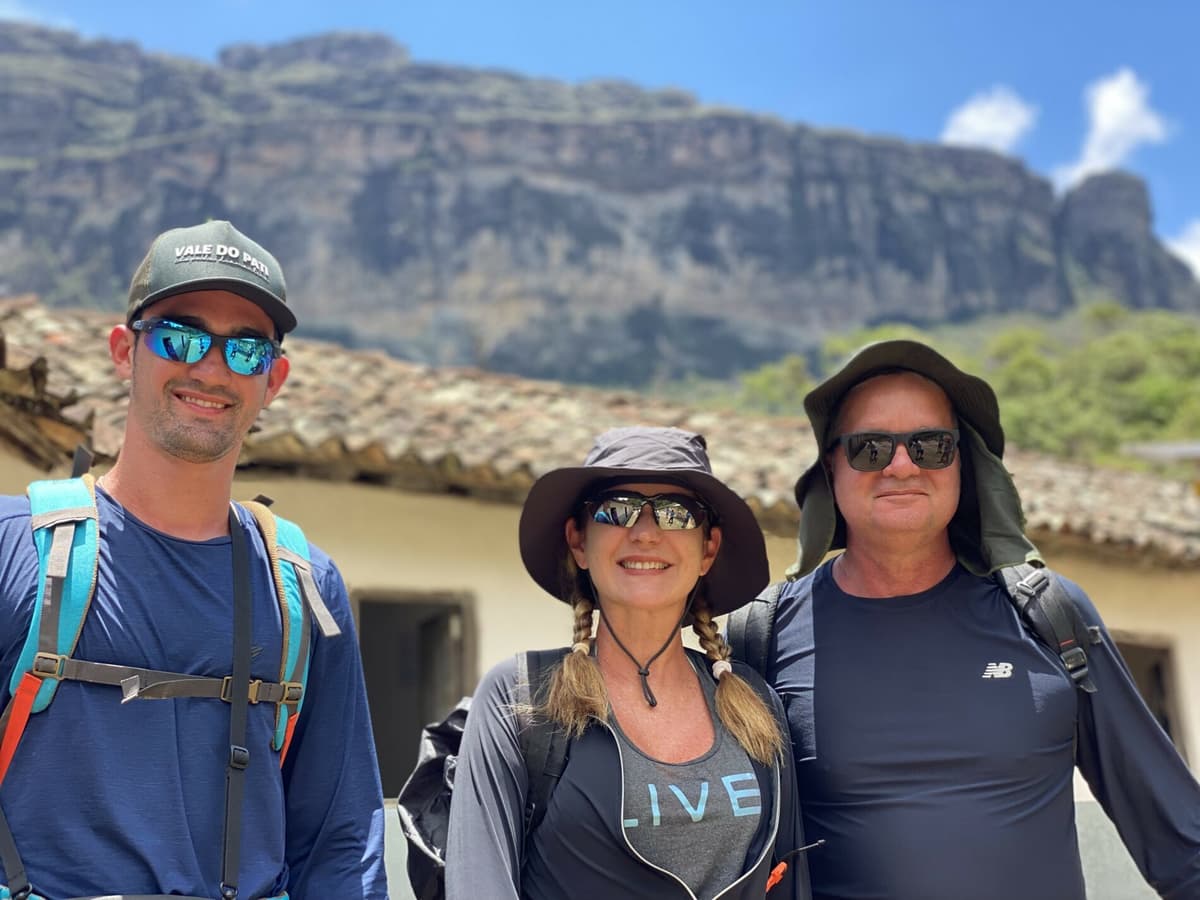 The group walking together along a scenic trail in Vale do Pati