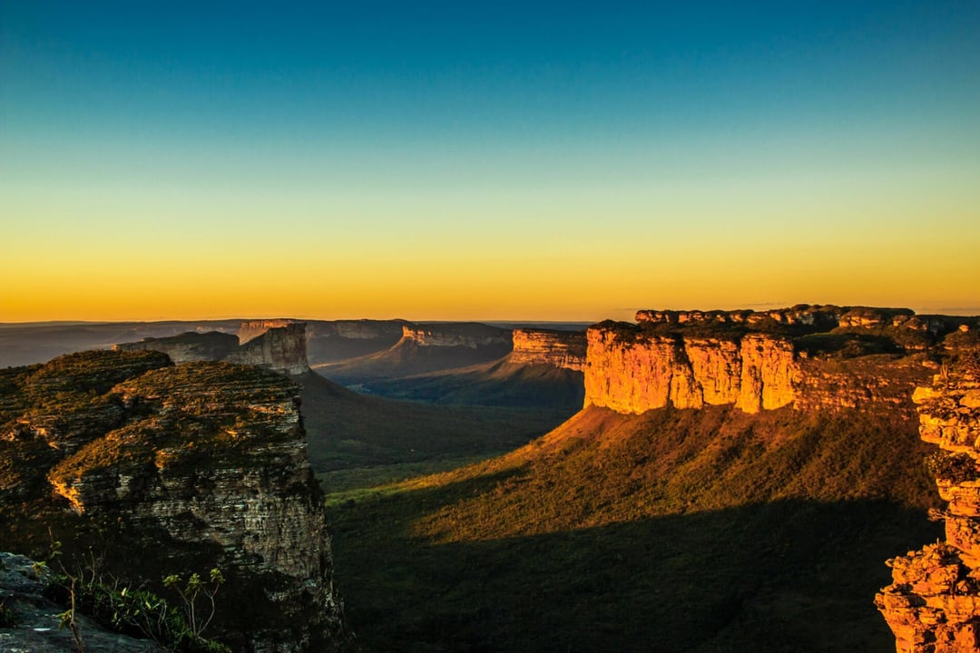 Catch the golden hour at Pai Inácio Hill, where every sunset paints a breathtaking landscape. Pai Inácio hill - what to do in chapada diamantina