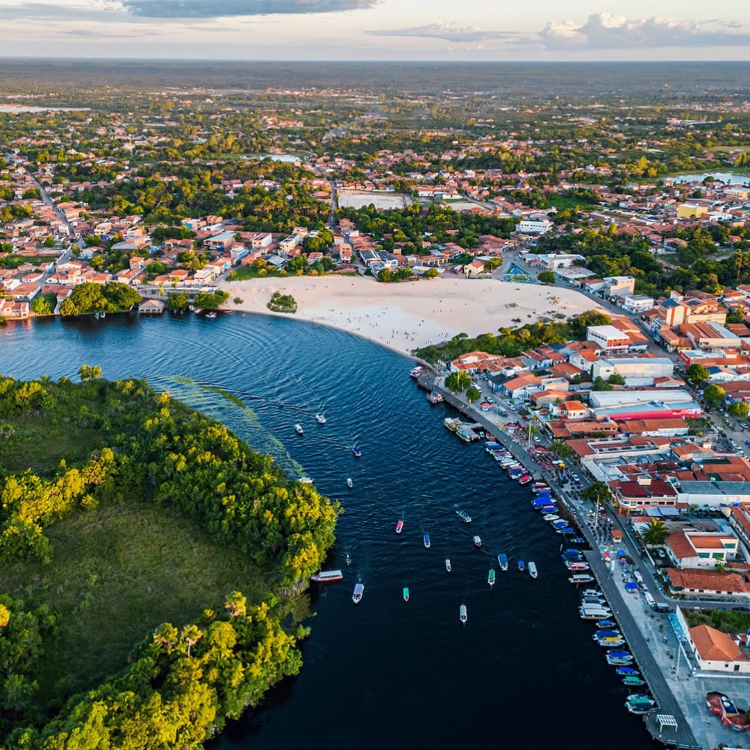 Aerial view of Barreirinhas town focusing on the Preguiças River bend and sandy stretches, illustrating the main park entrance. Aerial view of Barreirinhas town focusing on the Preguiças River bend and sandy stretches, illustrating the main park entrance.
