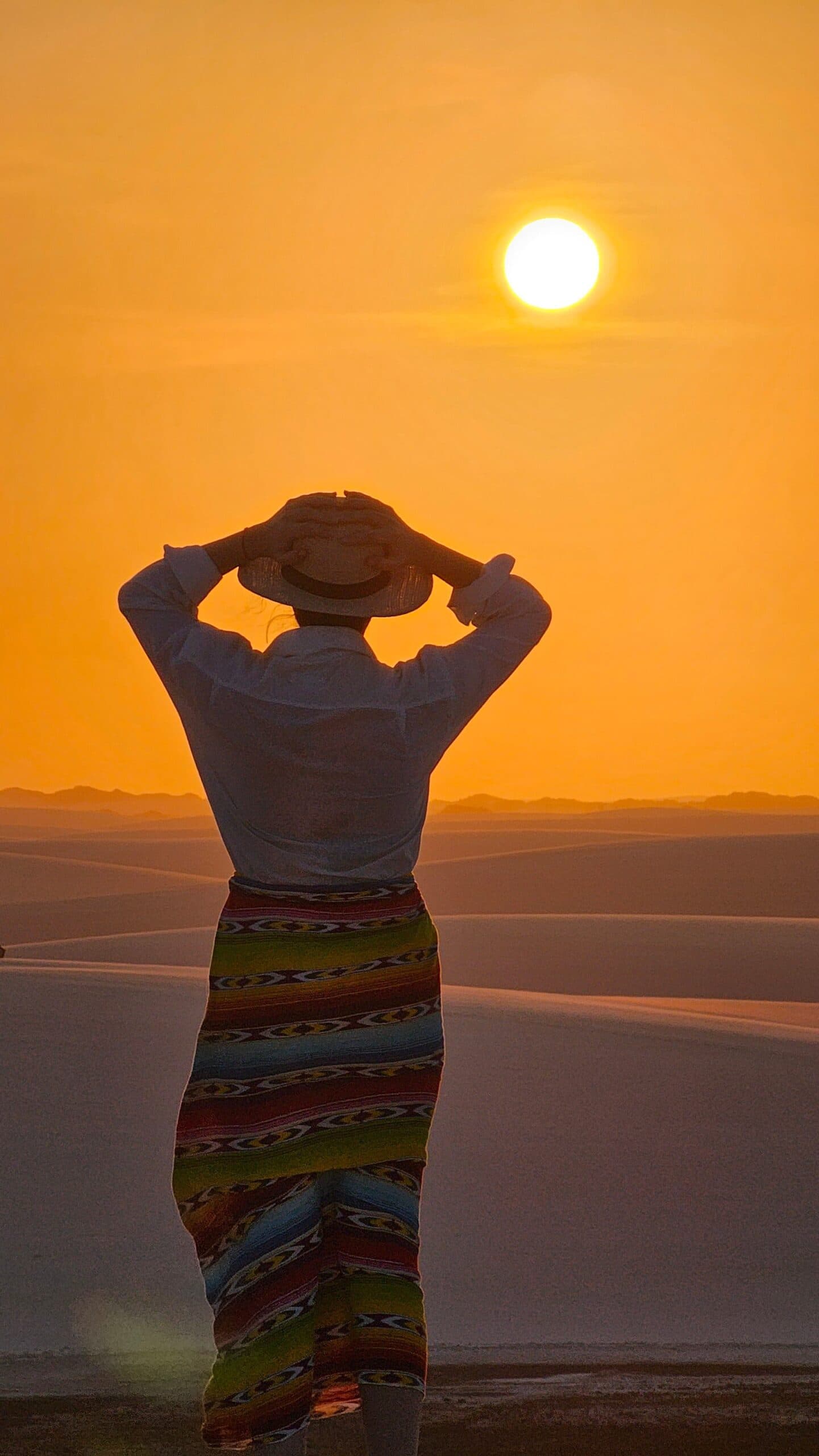 Hat in hand, the dunes do the rest. Photo 4