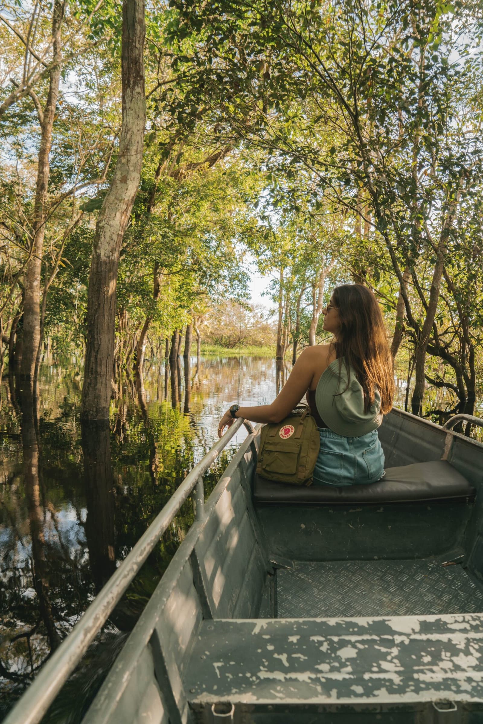 Gliding quietly through the flooded forest, every bend a new discovery. Photo: Yuri Panichi Photo 5