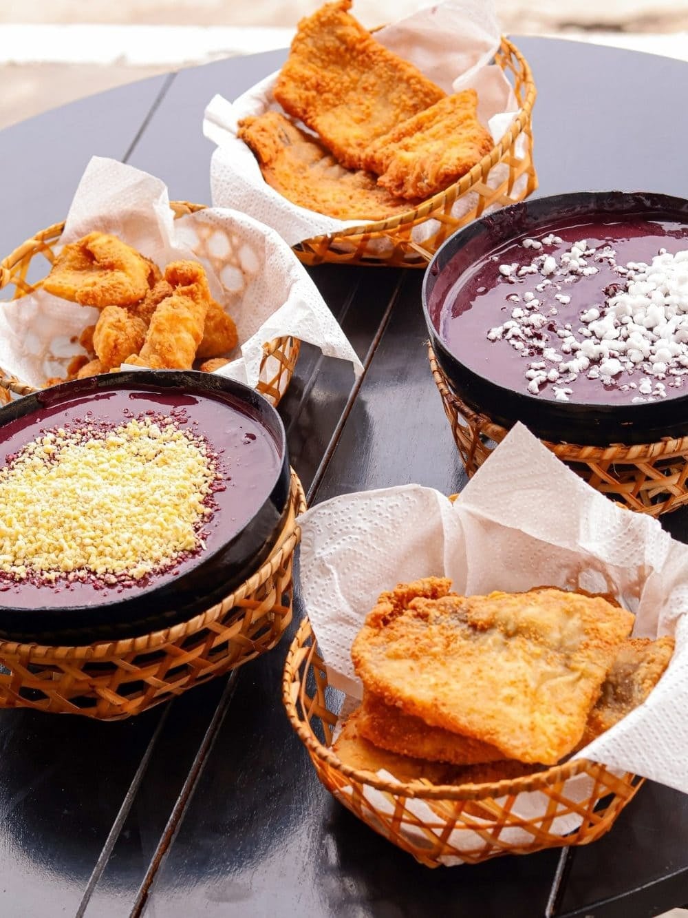 @paraiaca Bowls of thick unsweetened açaí topped with cassava flour, served with baskets of fried fish in Pará
