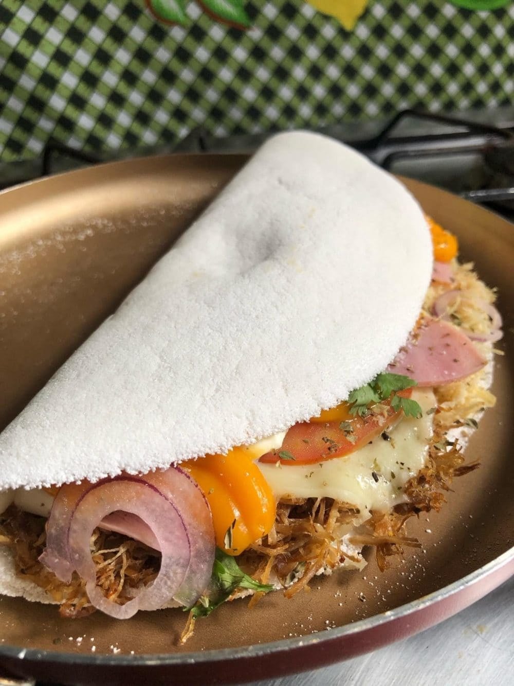 @iloveacainer A folded tapioca crepe stuffed with melted cheese, shredded meat, tomato, onion and pimenta-de-cheiro