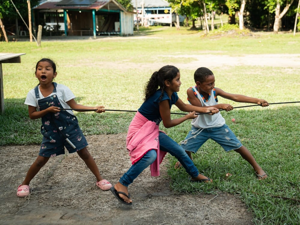 Photo: Isadora Sá Children playing tug of war in a riverside community in the Amazon Rainforest in Brazil