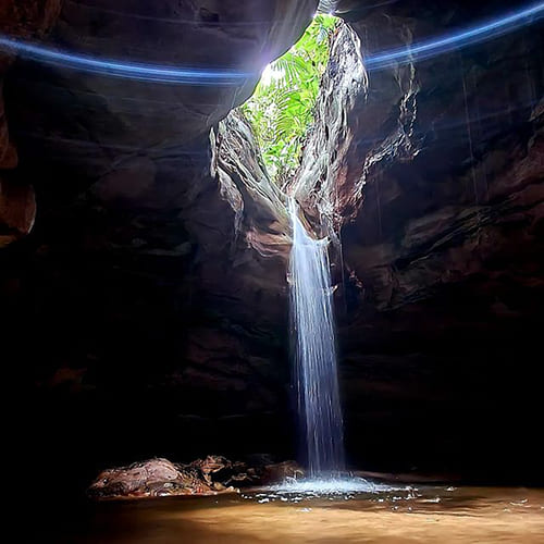 Waterval in een grot