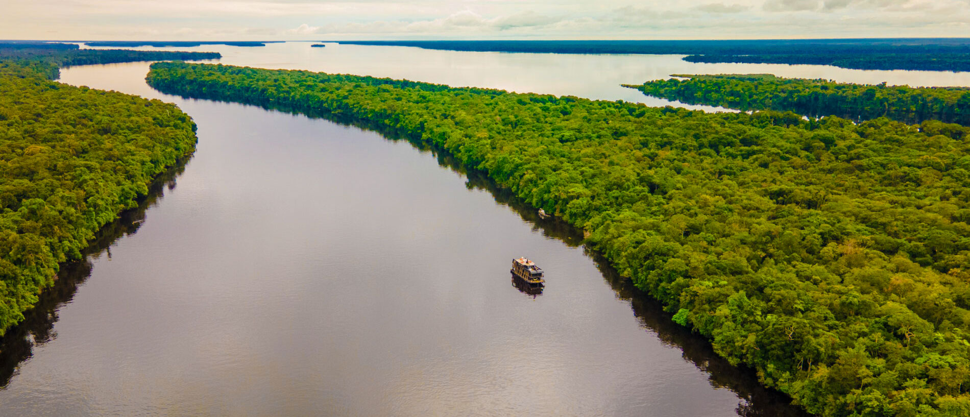 Cruzeiro no Rio Amazonas Passeios na Amazônia Brasil