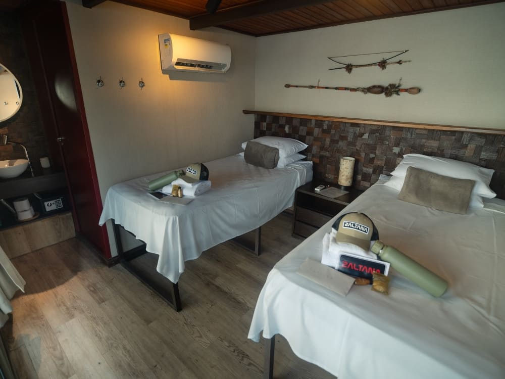 Interior of a sophisticated twin cabin on the Zaltana boat featuring air-conditioning, elegant decor, and comfortable beds for a luxury stay.