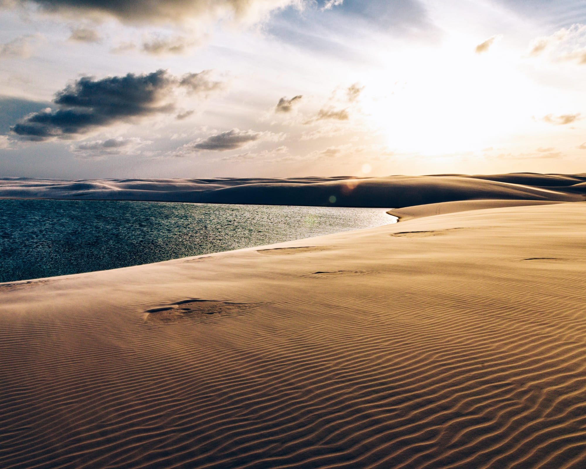 How Are the Dunes and Lagoons in Lençóis Maranhenses Formed?