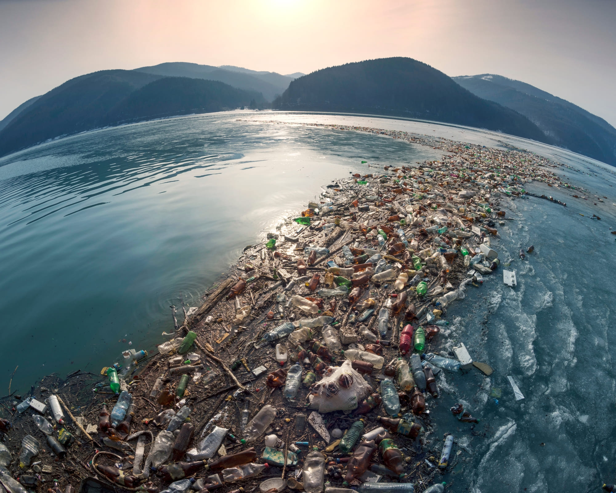 Dia Mundial do Meio ambiente: 10 dicas para reduzir plástico ao viajar na natureza