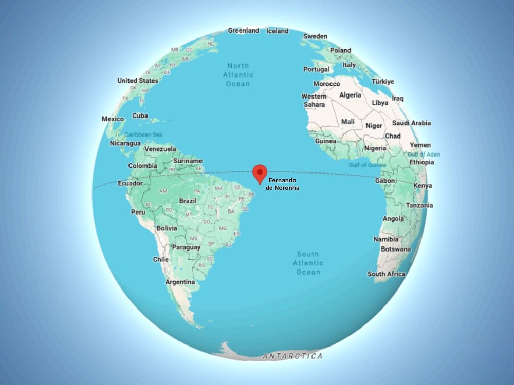 Fernando de Noronha est proche de l'Afrique.