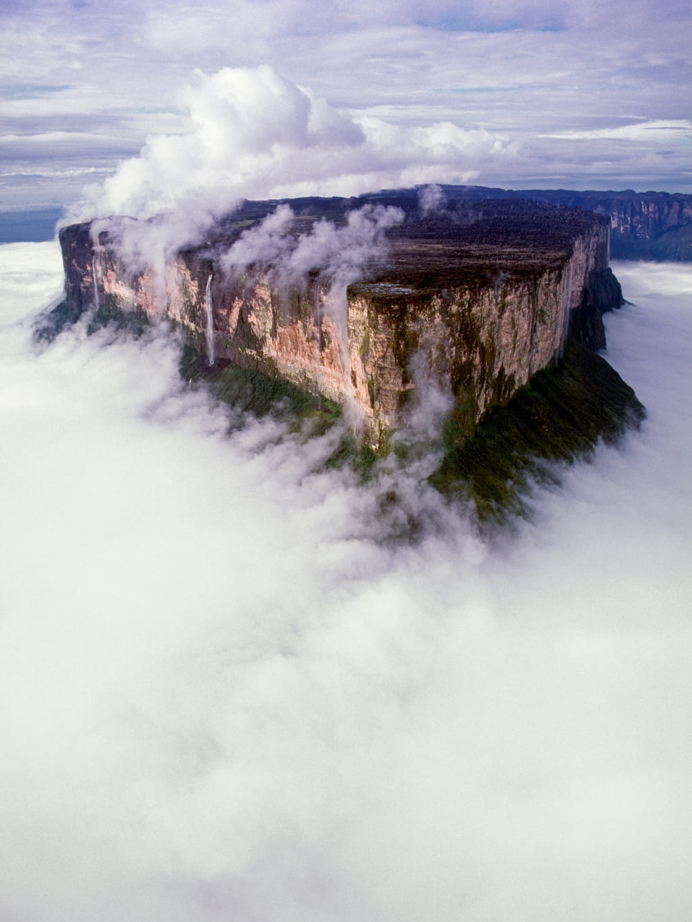 How hard is it to trek up Mount Roraima 