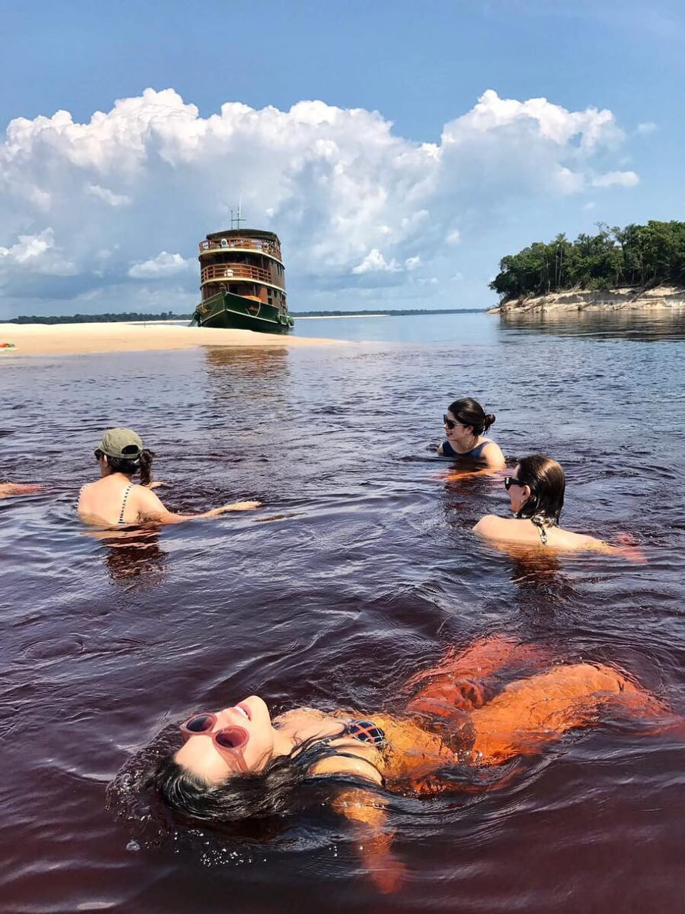 Zandstranden Amazonewoud